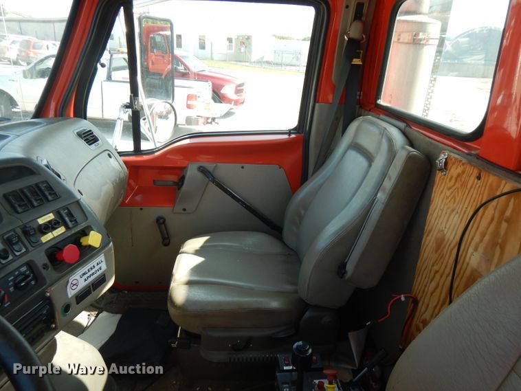 image for item FR9079 2002 Sterling LT9500  semi truck