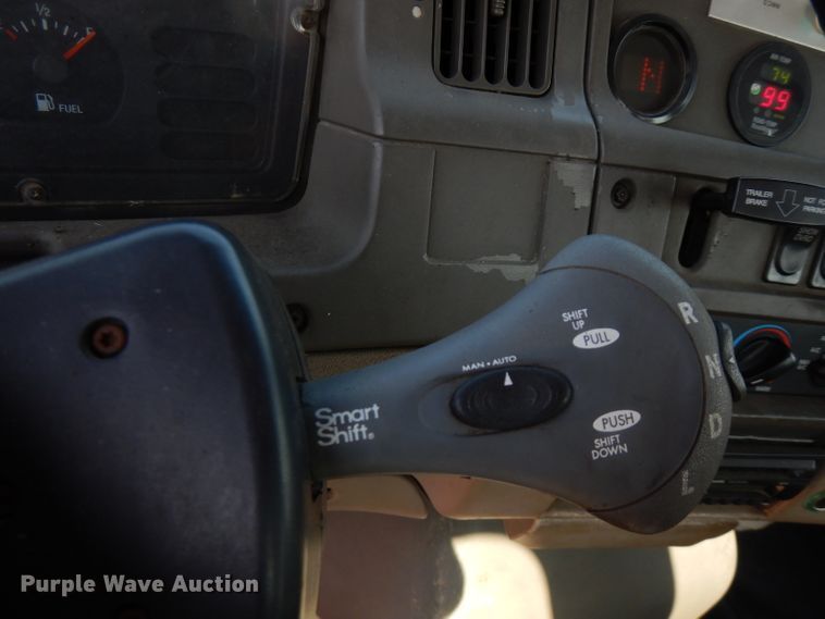 image for item FR9079 2002 Sterling LT9500  semi truck