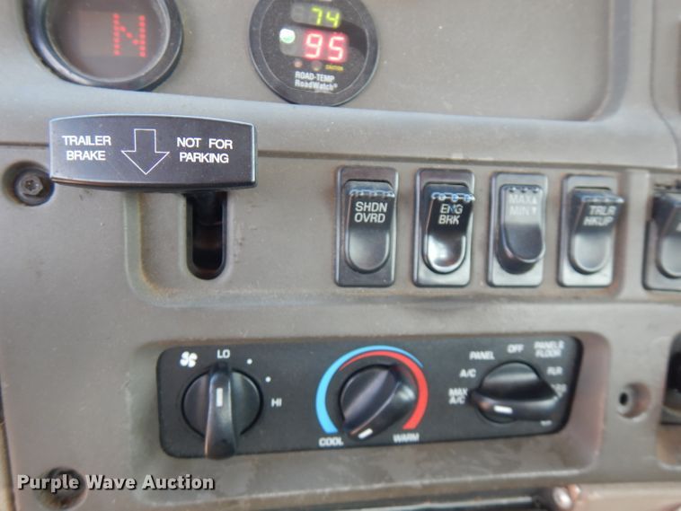 image for item FR9079 2002 Sterling LT9500  semi truck