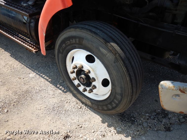 image for item FR9079 2002 Sterling LT9500  semi truck