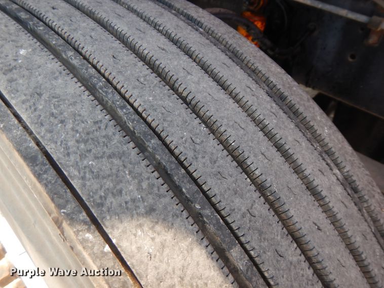 image for item FR9079 2002 Sterling LT9500  semi truck