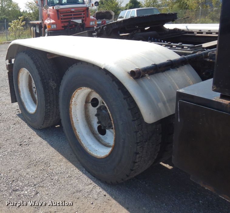 image for item FR9079 2002 Sterling LT9500  semi truck