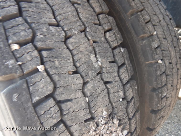 image for item FR9079 2002 Sterling LT9500  semi truck