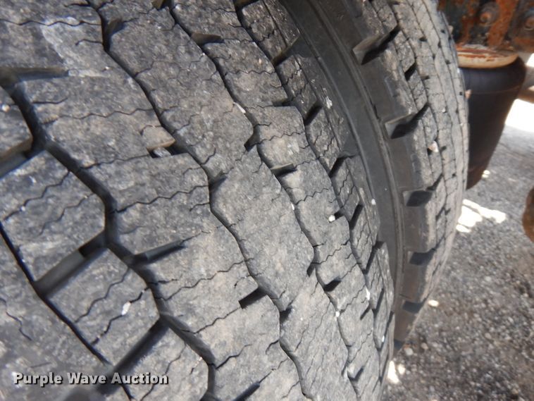 image for item FR9079 2002 Sterling LT9500  semi truck