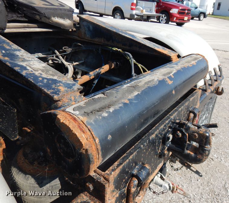 image for item FR9079 2002 Sterling LT9500  semi truck