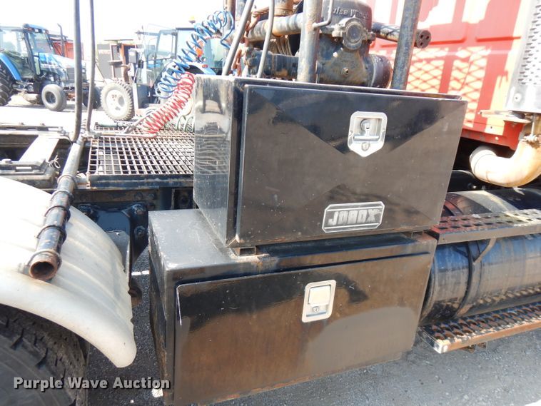 image for item FR9079 2002 Sterling LT9500  semi truck