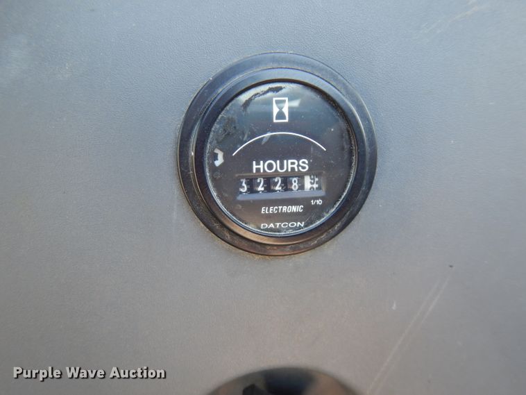 image for item FR9081 2001 New Holland TS100  4WD tractor