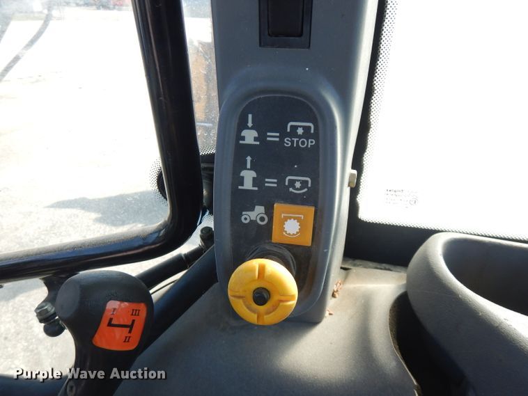 image for item FR9081 2001 New Holland TS100  4WD tractor