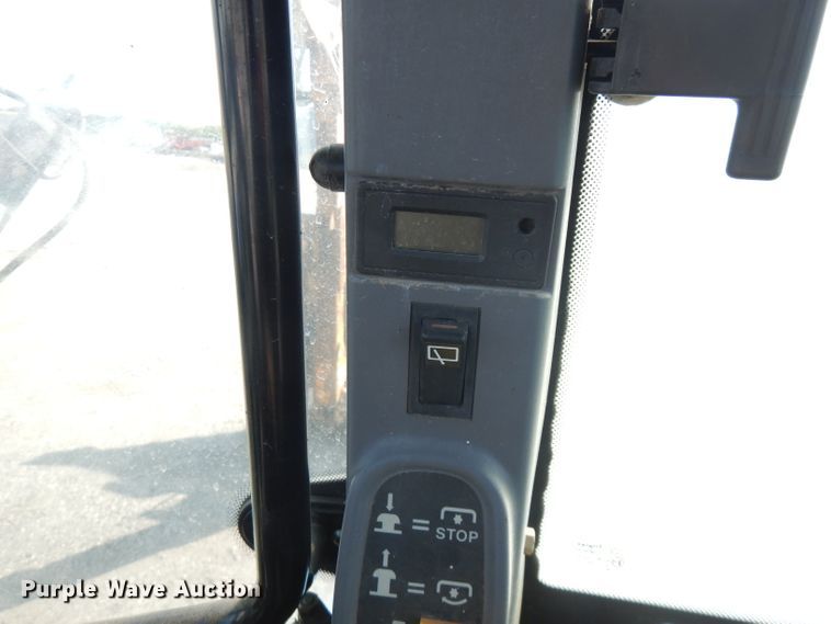 image for item FR9081 2001 New Holland TS100  4WD tractor