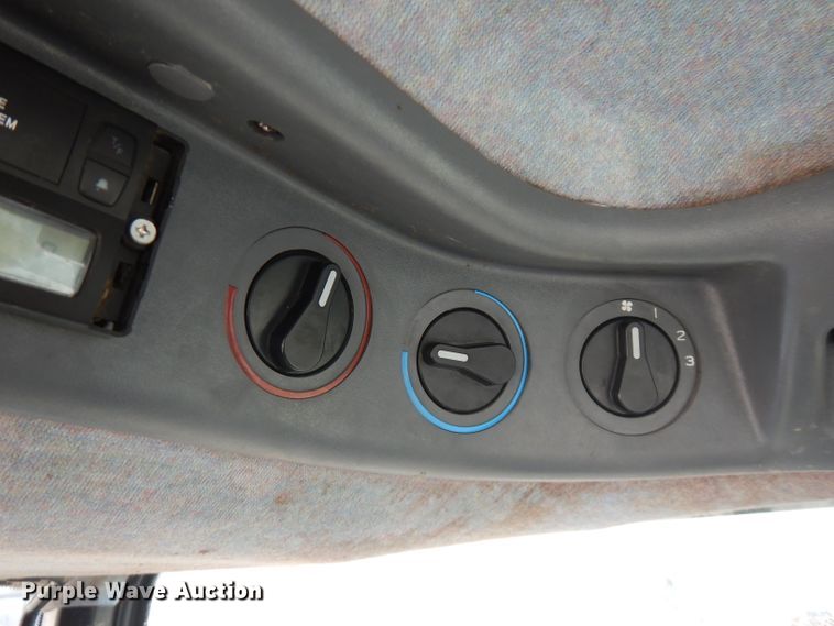 image for item FR9081 2001 New Holland TS100  4WD tractor