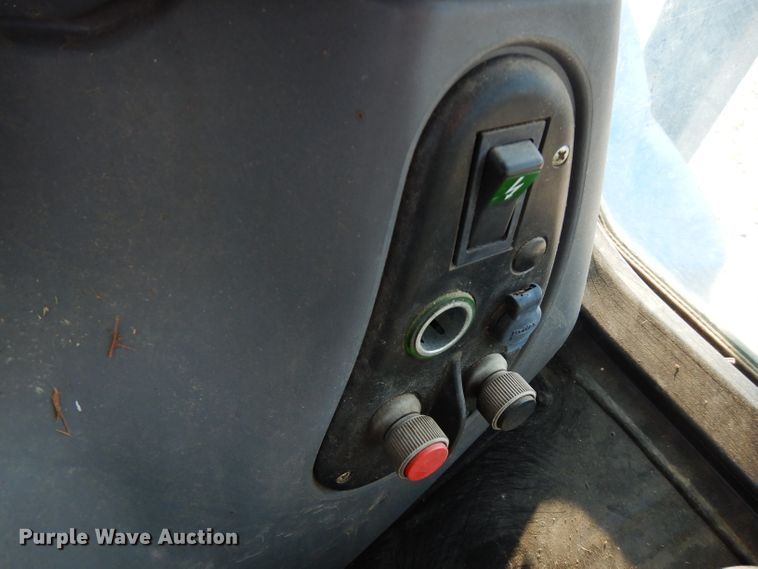 image for item FR9081 2001 New Holland TS100  4WD tractor