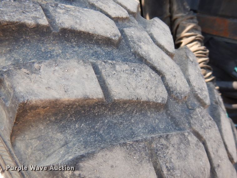 image for item FR9081 2001 New Holland TS100  4WD tractor