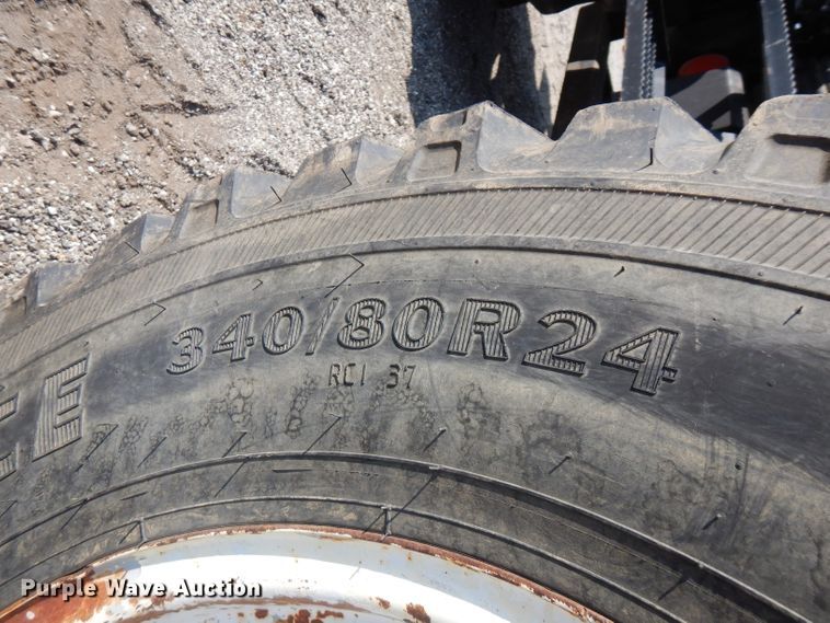 image for item FR9081 2001 New Holland TS100  4WD tractor