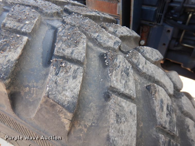 image for item FR9081 2001 New Holland TS100  4WD tractor