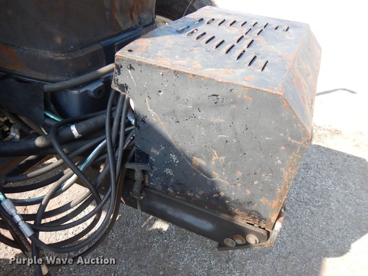 image for item FR9081 2001 New Holland TS100  4WD tractor