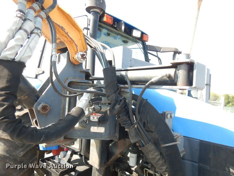 image for item FR9081 2001 New Holland TS100  4WD tractor