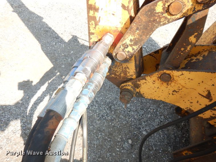 image for item FR9081 2001 New Holland TS100  4WD tractor