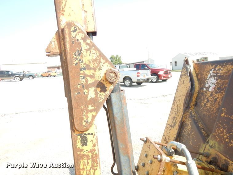 image for item FR9081 2001 New Holland TS100  4WD tractor