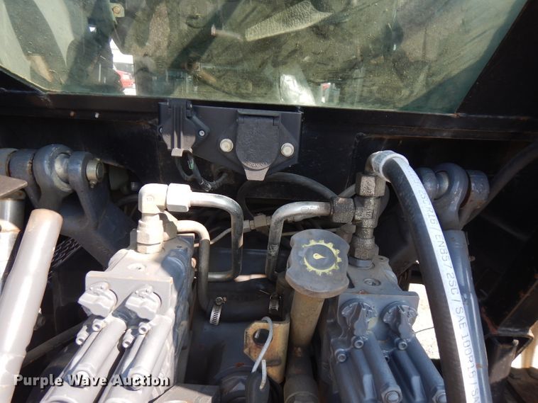 image for item FR9081 2001 New Holland TS100  4WD tractor