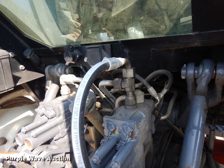 image for item FR9081 2001 New Holland TS100  4WD tractor