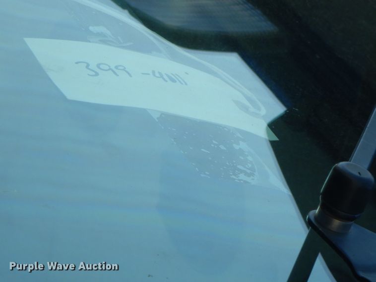 image for item FR9081 2001 New Holland TS100  4WD tractor