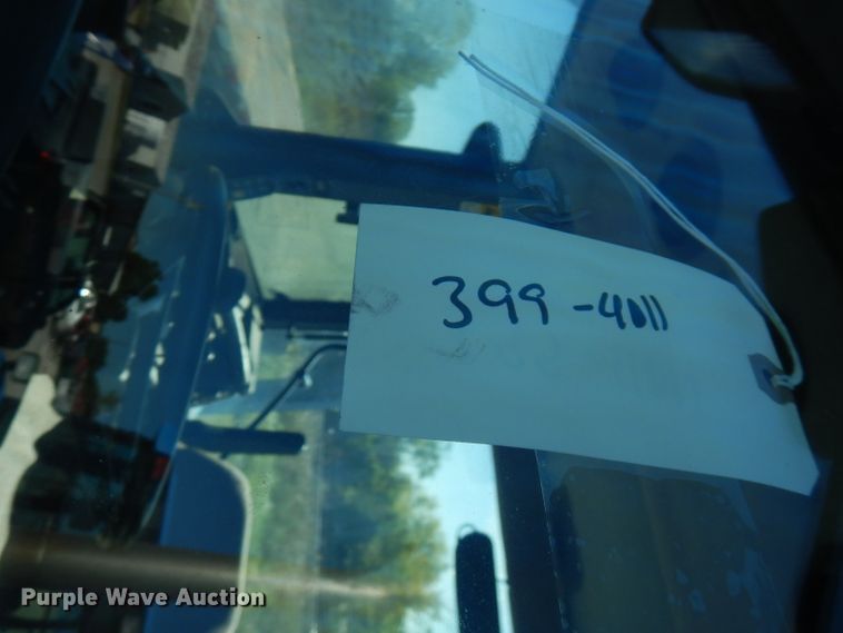 image for item FR9081 2001 New Holland TS100  4WD tractor