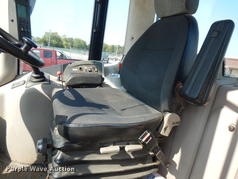 image for item FR9082 2005 New Holland LW110B  wheel loader