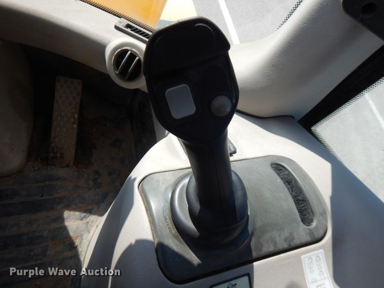 image for item FR9082 2005 New Holland LW110B  wheel loader