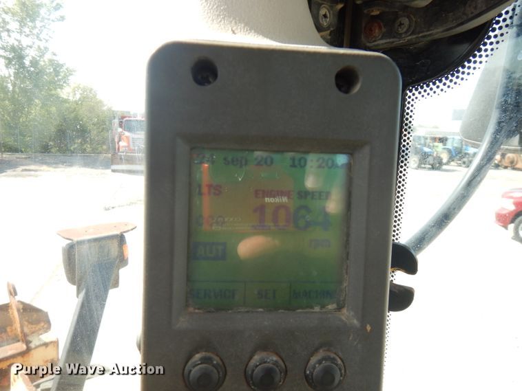 image for item FR9082 2005 New Holland LW110B  wheel loader