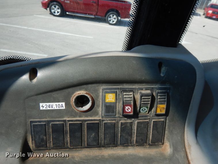 image for item FR9082 2005 New Holland LW110B  wheel loader