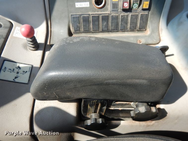 image for item FR9082 2005 New Holland LW110B  wheel loader