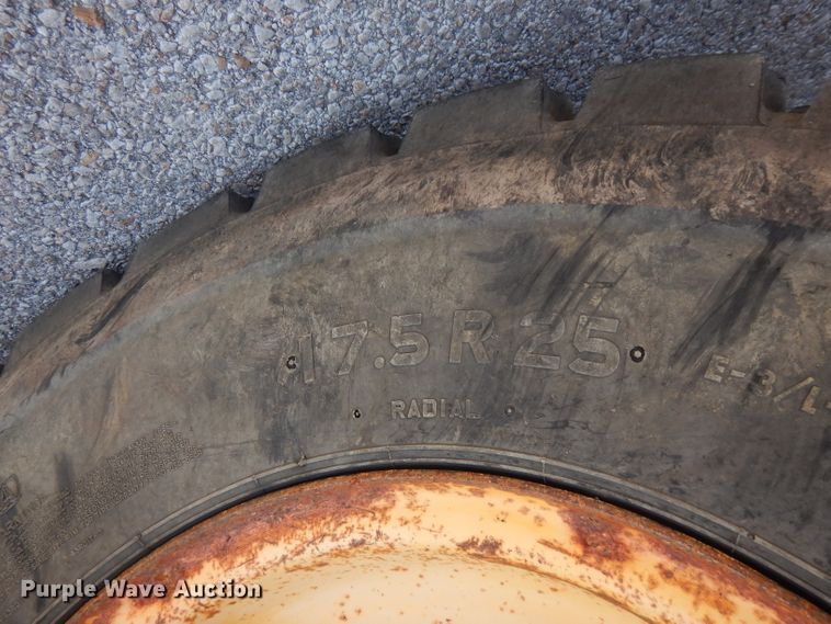 image for item FR9082 2005 New Holland LW110B  wheel loader