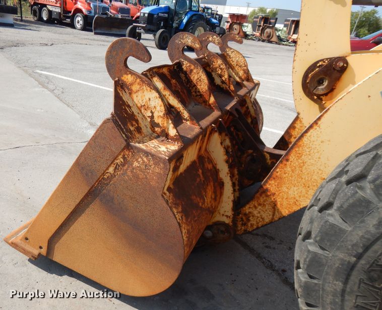 image for item FR9082 2005 New Holland LW110B  wheel loader