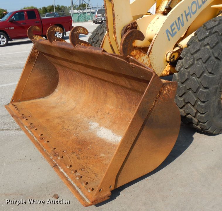 image for item FR9082 2005 New Holland LW110B  wheel loader