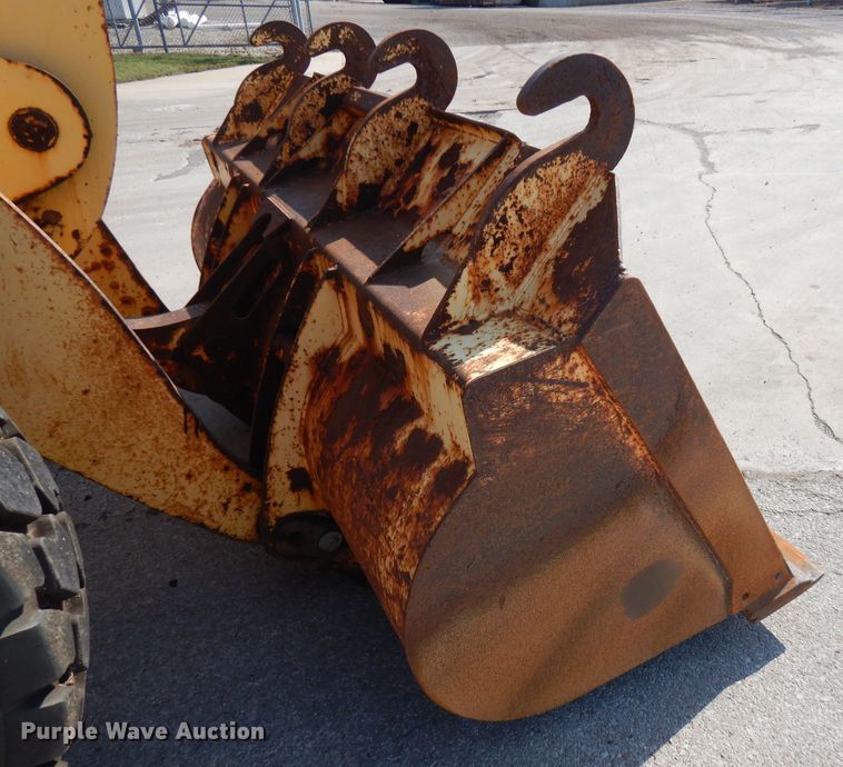 image for item FR9082 2005 New Holland LW110B  wheel loader