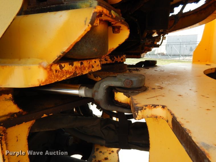 image for item FR9082 2005 New Holland LW110B  wheel loader