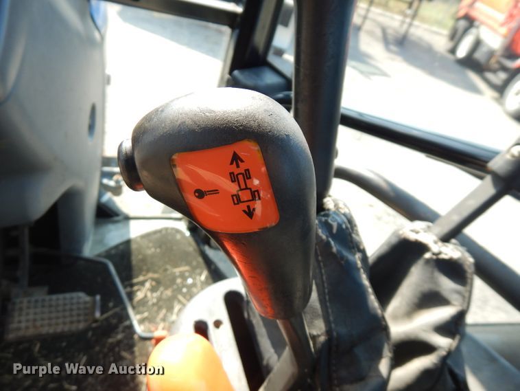 image for item FR9083 2001 New Holland TS100  tractor