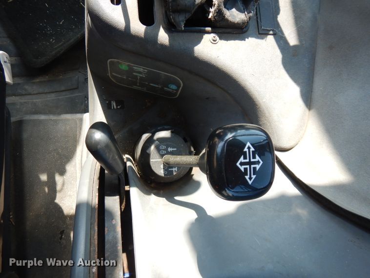 image for item FR9083 2001 New Holland TS100  tractor