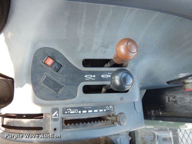 image for item FR9083 2001 New Holland TS100  tractor