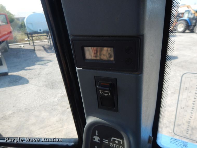 image for item FR9083 2001 New Holland TS100  tractor