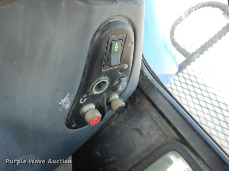 image for item FR9083 2001 New Holland TS100  tractor