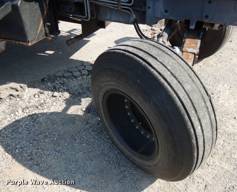 image for item FR9083 2001 New Holland TS100  tractor