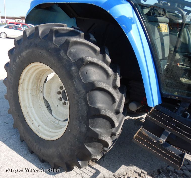 image for item FR9083 2001 New Holland TS100  tractor