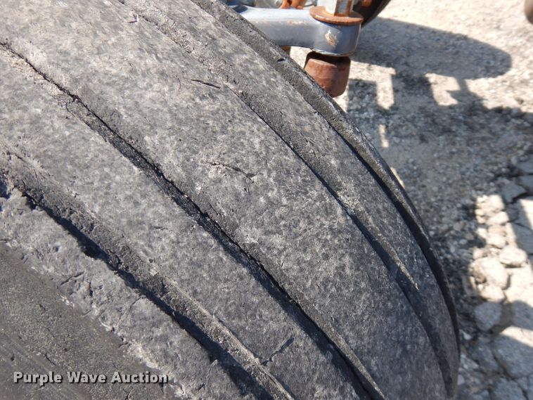 image for item FR9083 2001 New Holland TS100  tractor