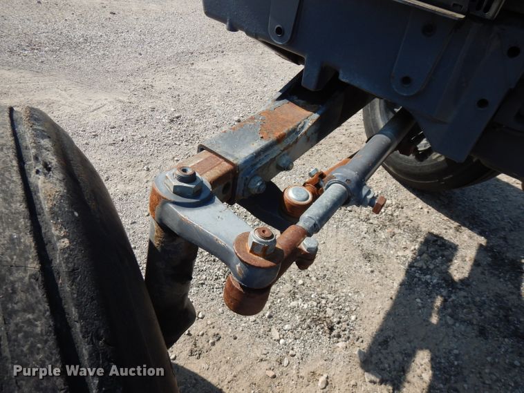 image for item FR9083 2001 New Holland TS100  tractor