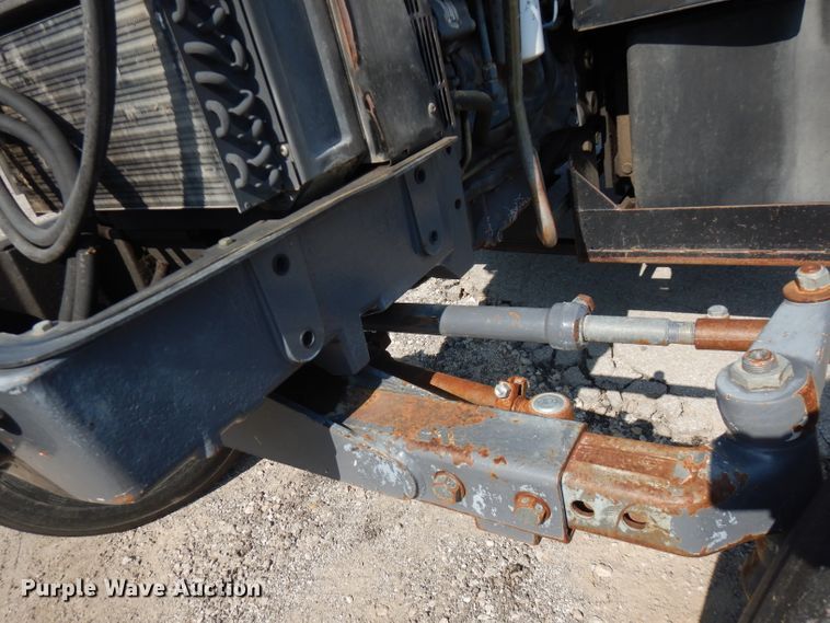 image for item FR9083 2001 New Holland TS100  tractor