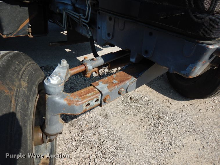 image for item FR9083 2001 New Holland TS100  tractor