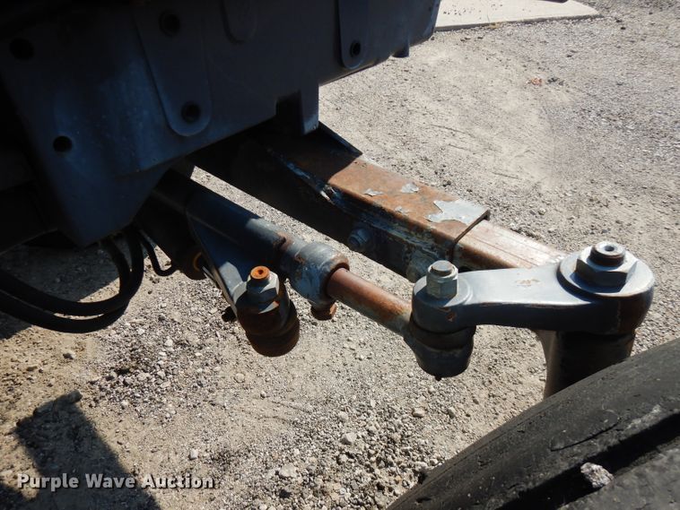 image for item FR9083 2001 New Holland TS100  tractor