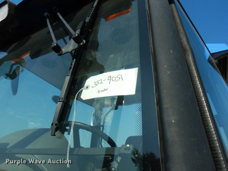 image for item FR9083 2001 New Holland TS100  tractor