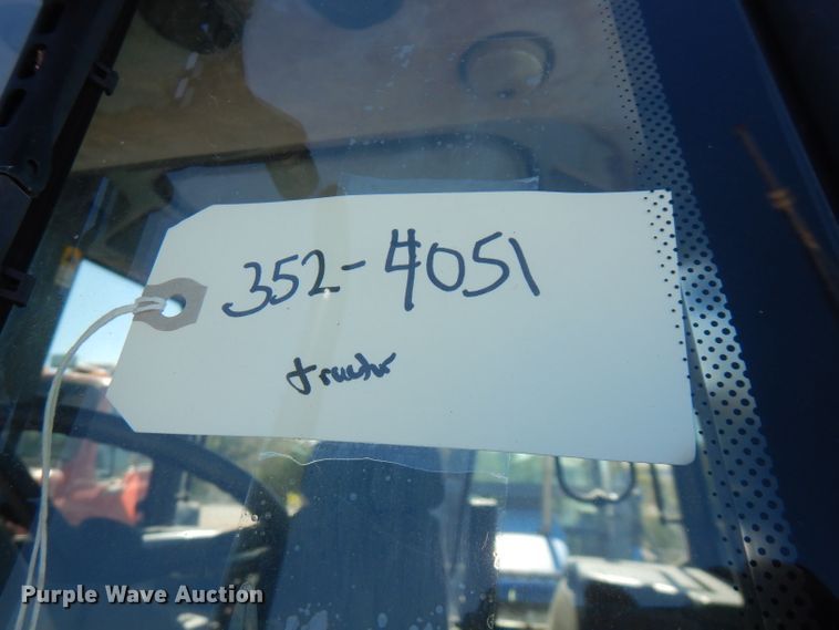 image for item FR9083 2001 New Holland TS100  tractor